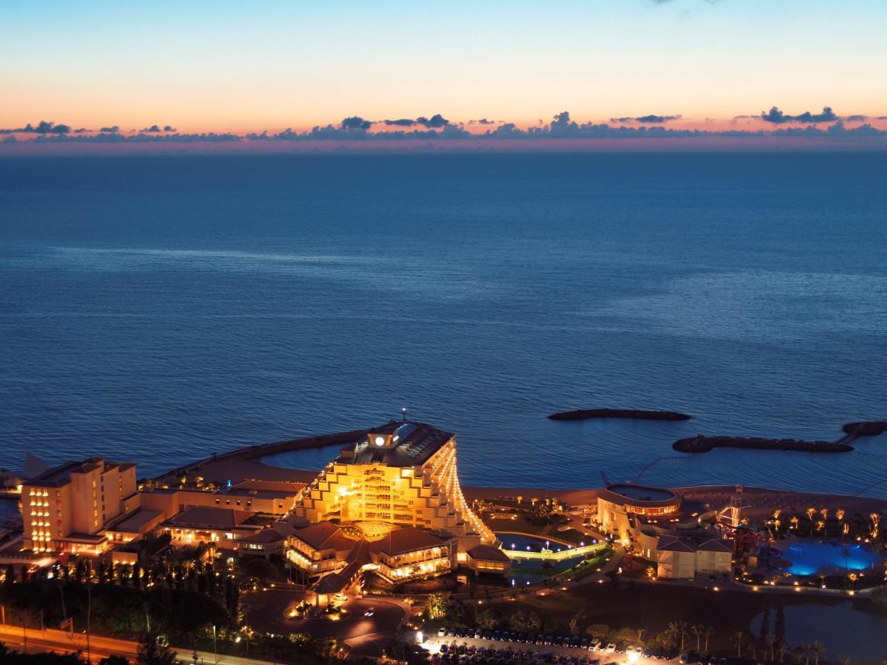 Sheraton Okinawa Sunmarina Resort Onna Exterior foto